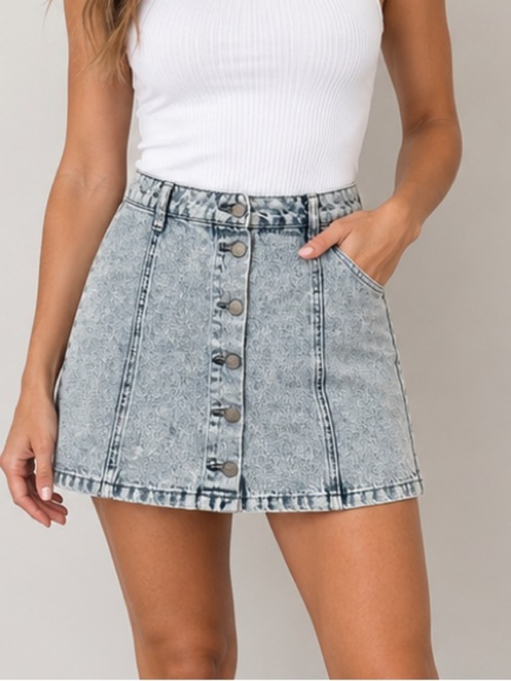 Forever 21 Light Wash Denim Button-Front Mini Skirt — Size Small